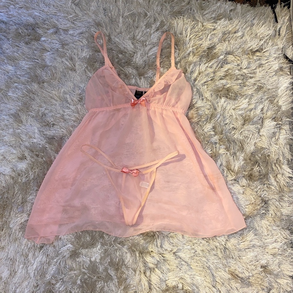 Night gown  size s.  Never worn. ( was gifted)